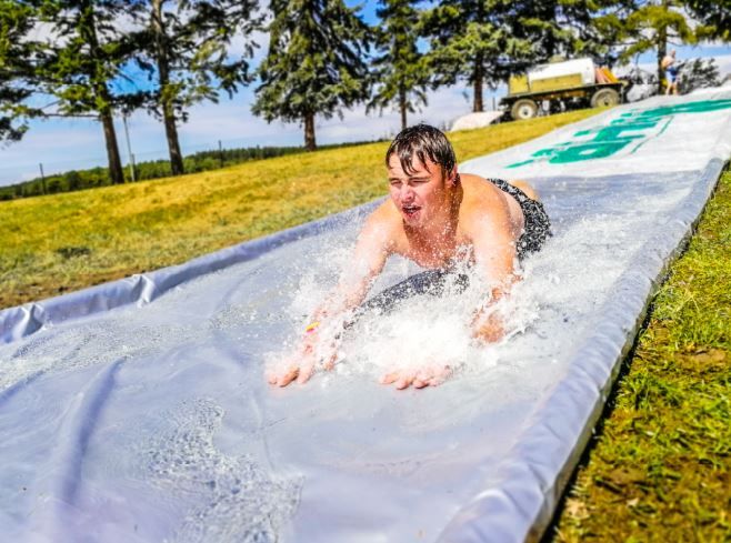 Skluzavku, připravenou na trojboj, jsme si náležitě užívali celou sobotu